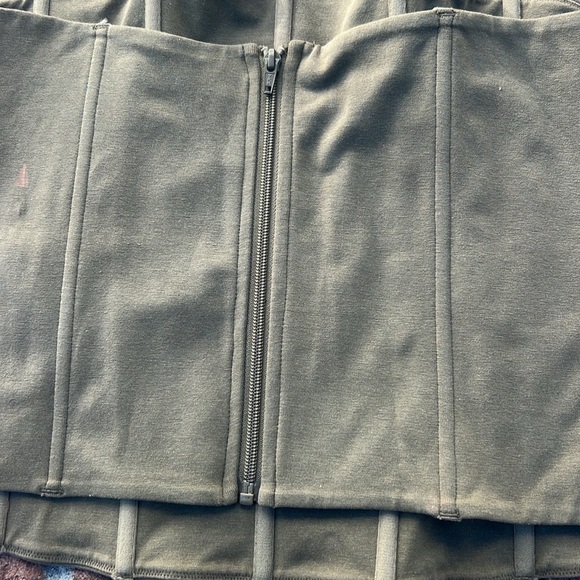 SKIMS OUTDOOR CORSET IN ARMY . NWT SIZE 4X - Picture 5 of 14